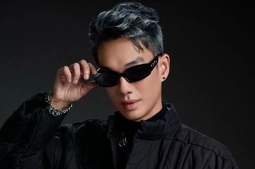 Nghệ sĩ Việt rối loạn