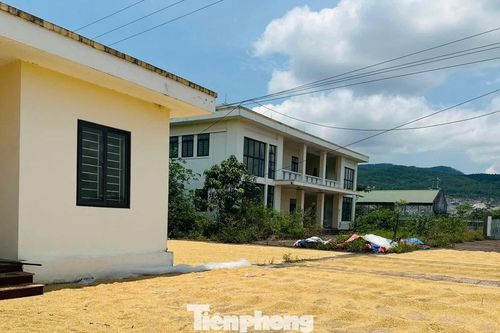 Trạm kiểm dịch động vật xây xong bỏ hoang, thành nơi phơi lúa