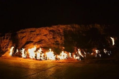 Azerbaijan: Một ngọn lửa vĩnh cửu vẫn cháy dưới chân Yanar Dag