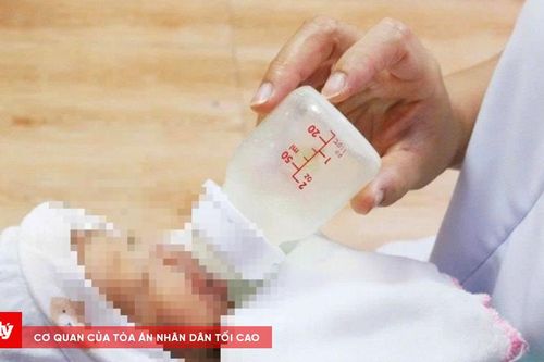 Cứu sống thành công bé trai sinh non chỉ nặng 1kg
