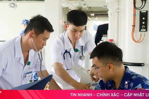 Chuyện những cán bộ quân y thầm lặng trên tàu Cảnh sát biển 8004