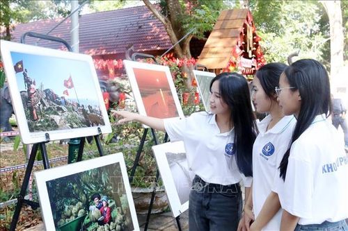 100 tác phẩm nhiếp ảnh được trưng bày 'Kết nối bản sắc' Việt Nam - Hàn Quốc