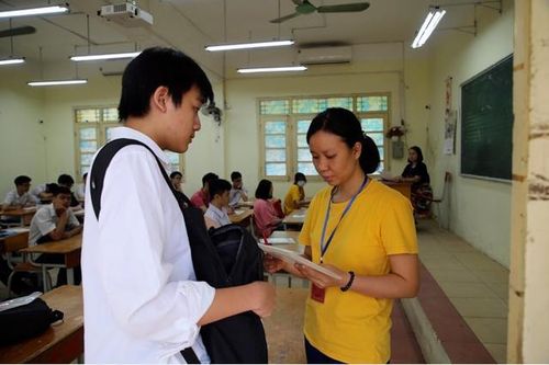 Hà Nội: Giáo viên chấm thi được nhận tiền công cao nhất đến 1,23 triệu đồng/ngày