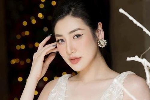 Nàng Á hậu rời showbiz: Sống đời xa hoa, ở biệt thự ven sông đắt đỏ bậc nhất Hà thành