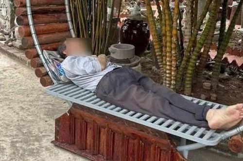 'Mang mẹ đi bỏ' trên phim và nỗi đau 'mang cha bỏ chùa' ngoài đời
