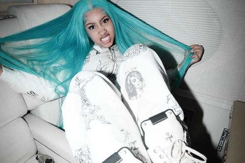 Người mẫu Kim Kardashian và con gái khoe hàm răng bọc kim cương gây sốt