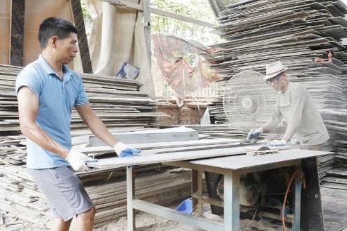 Phấn Động: Giàu lên từ cung ứng cốp pha, giàn giáo