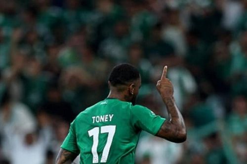 Ivan Toney và Ibanez tỏa sáng, Al Ahli thắng kịch tính Al Taawoun 2-1