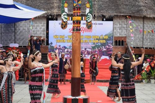 Vọng mãi tiếng chiêng bên dòng Cu Đê