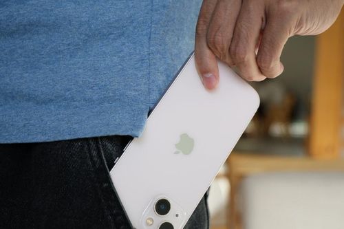 iPhone 13 giảm giá kỷ lục còn 11.99 triệu đồng: Sự lựa chọn thực dụng với hiệu năng vượt trội