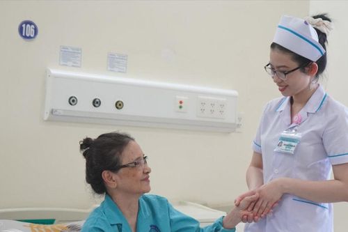 Điều dưỡng - Những người thầm lặng vì bệnh nhân