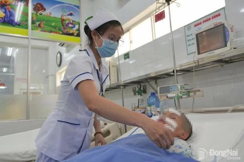 Kỷ niệm Ngày Quốc tế điều dưỡng (12-5): Tôn vinh những 'trụ cột' thầm lặng của ngành y