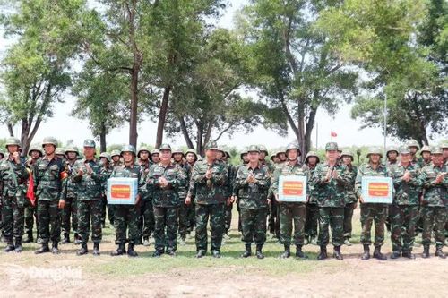Thống nhất kiểm tra '3 tiếng nổ' trong toàn lực lượng vũ trang Quân khu 7