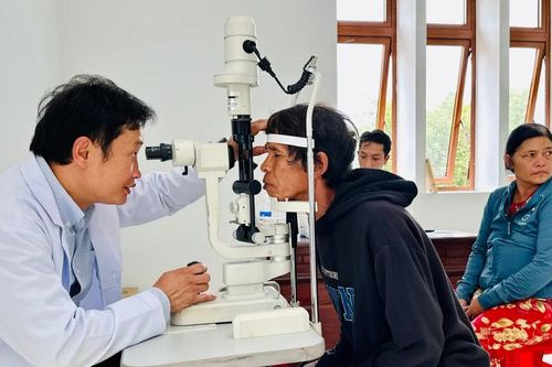 Bệnh viện Mắt Quốc tế Sài Gòn - Gia Lai mổ đục thủy tinh thể miễn phí cho người nghèo