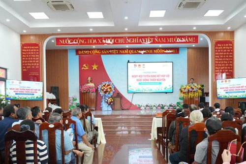 200 người dân Hoài Nhơn Đông được tư vấn giới thiệu việc làm