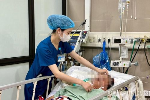 'Từ mẫu' bên giường bệnh