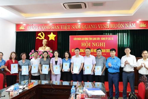 Ký kết chương trình phối hợp giữa Liên đoàn Lao động tỉnh và Đảng ủy một số xã khu vực Hữu Lũng