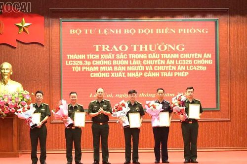 Bộ Tư lệnh Bộ đội Biên phòng trao thưởng cho các tập thể, cá nhân có thành tích xuất sắc trong đấu tranh các chuyên án