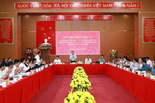 Thường trực Tỉnh ủy làm việc với Thường trực Đảng ủy cụm 7 xã khu vực Bát Xát và vùng lân cận