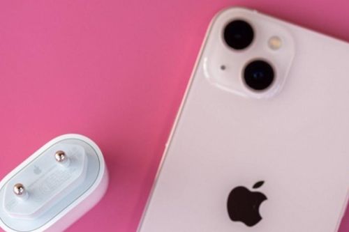 iPhone 13 hạ giá kỷ lục còn 11.99 triệu đồng: Lựa chọn tối ưu trong phân khúc cận cao cấp