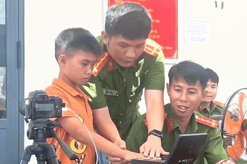 Công an Lâm Đồng tăng tốc cấp căn cước, định danh điện tử cho trẻ em