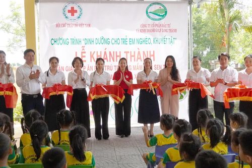 Bàn giao công trình bếp ăn bán trú điểm trường mầm non tại xã Sen Ngư