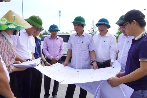 Đồng chí Phó Chủ tịch Thường trực UBND tỉnh kiểm tra các dự án phát triển quỹ đất