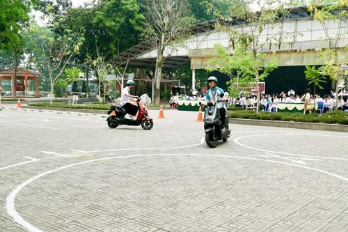 Tuyên truyền pháp luật, hướng dẫn kỹ năng lái xe an toàn cho học sinh