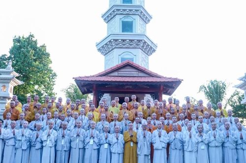 Tăng Ni sinh Trường Trung cấp Phật học Lâm Đồng sinh hoạt ngoại khóa tại thiền viện Trúc Lâm Chánh Thiện