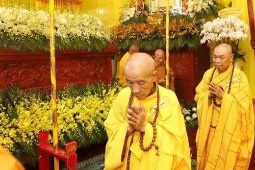Đà Nẵng: Ban Trị sự GHPGVN thành phố và các phái đoàn viếng tang Hòa thượng Thích Phước Minh