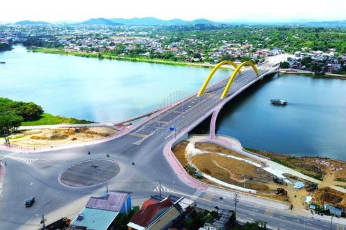 Huế: Cận cảnh tuyến đường nối cầu vượt sông Hương đang được mở rộng 6 làn xe