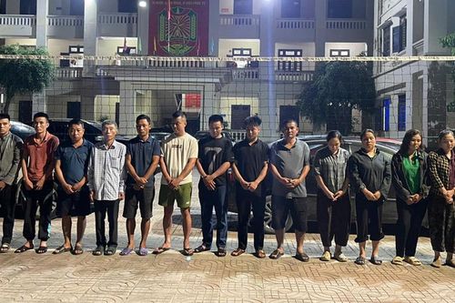 Vây bắt sòng bạc trong rừng ở Nghệ An, tạm giữ 16 đối tượng