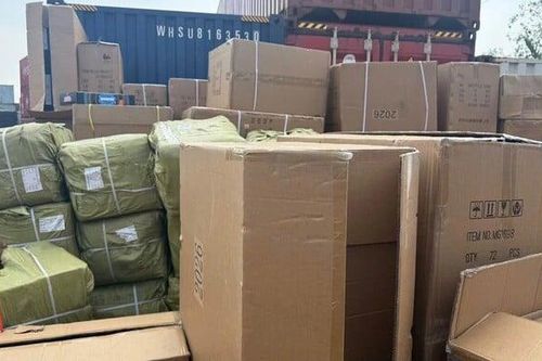 Hàng nghìn sản phẩm vi phạm sở hữu trí tuệ và mỹ phẩm hết hạn nhập khẩu tại cảng Cát Lái