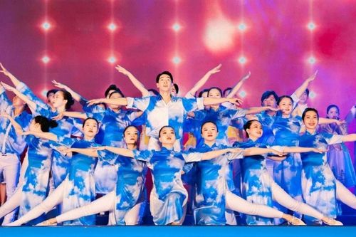 Học sinh, sinh viên thể hiện 'Bản sắc Việt - Khát vọng vươn xa'