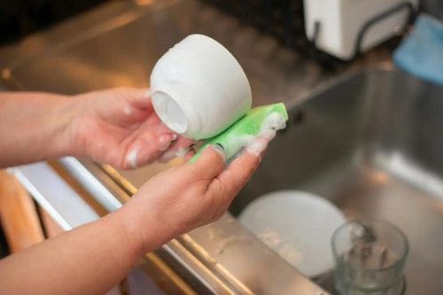 Chuyên gia cảnh báo đồ dùng nhà bếp chứa hàng triệu vi khuẩn