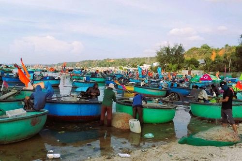 Ngân hàng tiếp sức ngư dân vươn khơi, bám biển