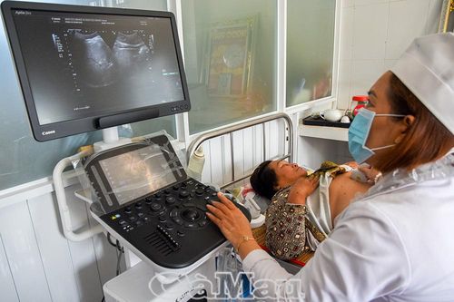 Tháo 'điểm nghẽn' - nâng chất lượng khám chữa bệnh