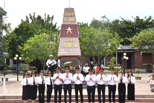 Đoàn công tác Kiểm toán nhà nước thăm, động viên cán bộ, chiến sĩ quần đảo Trường Sa và Nhà giàn DK1