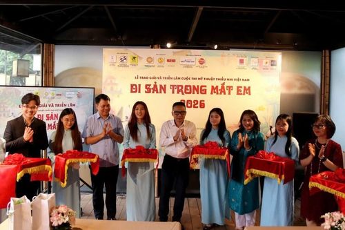 Trưng bày tranh 'Di sản trong mắt em'