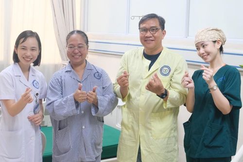 Bệnh nhân nước ngoài chọn Việt Nam để nội soi bằng kỹ thuật 'Made in Vietnam'