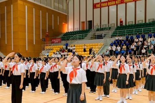 Những bước chân dưới màu khăn quàng đỏ của thiếu nhi Đông Anh