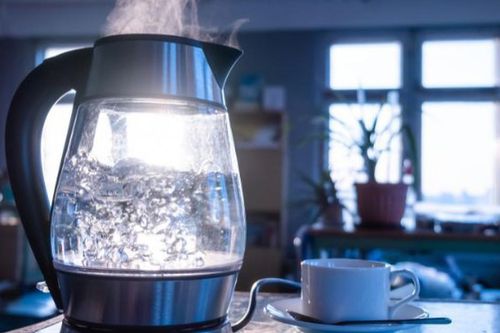 Cách khử mùi nhựa cho bình đun siêu tốc mới mua đơn giản không phải ai cũng biết