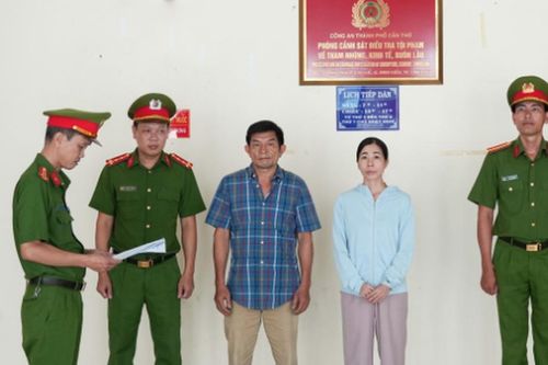 Khởi tố 2 đối tượng sản xuất, bán lượng lớn nước hoa giả mang các nhãn hiệu nổi tiếng COCO CHANEL, DIOR, LELABO