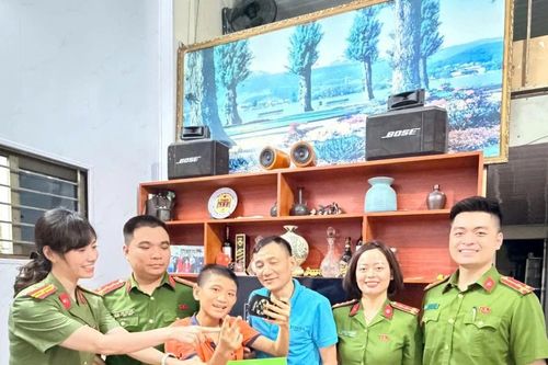 Chắp cánh ước mơ cho con cán bộ chiến sĩ có hoàn cảnh khó khăn