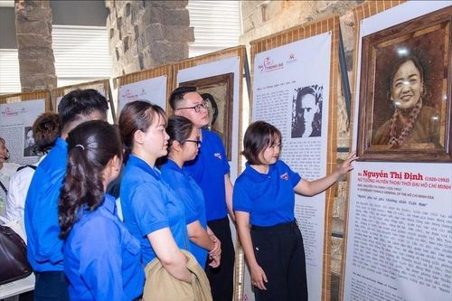 'Sen trong đá' - Triển lãm tôn vinh 25 nữ tù chính trị tiêu biểu trong hai cuộc kháng chiến vệ quốc của dân tộc