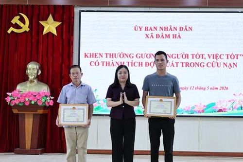 Quảng Ninh: Khen thưởng 2 người cứu cháu bé 10 tuổi đuối nước