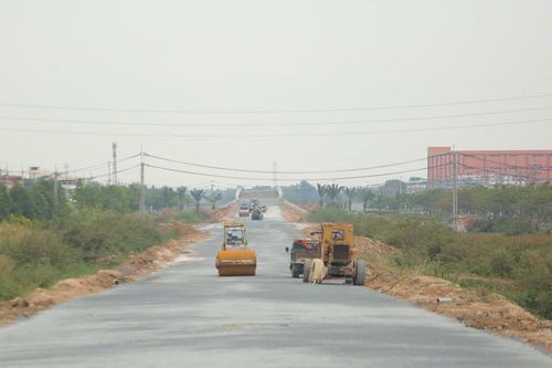 Đường Hồ Chí Minh: Gấp rút hoàn thành 'nút thắt' cuối cùng để thông xe