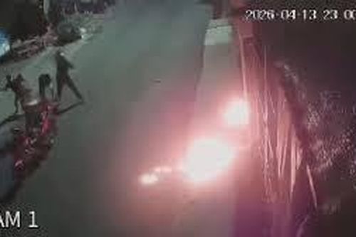 Nhóm đối tượng phóng hỏa nhà dân giữa đêm khuya