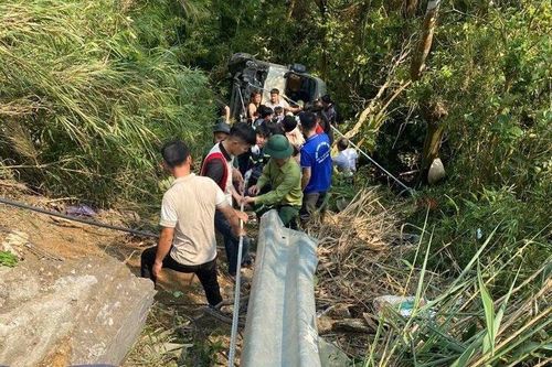 Khởi tố tài xế vụ xe khách lao xuống vực ở Tam Đảo làm 7 người thương vong