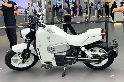 Mẫu xe máy điện chạy tới 500 km mới phải sạc, tích hợp ADAS như ô tô
